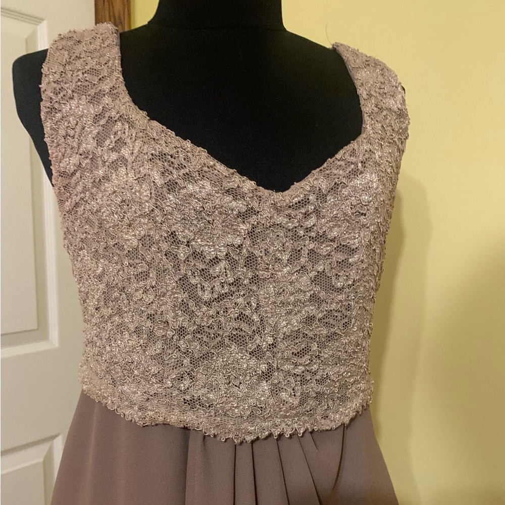 Elegant Lace Sleeveless Dress in Tan